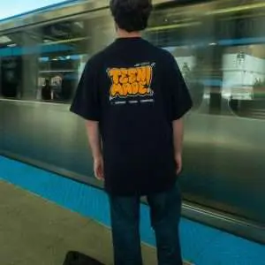 "I SUPPORT YOUNG CREATIVES" T-Shirt